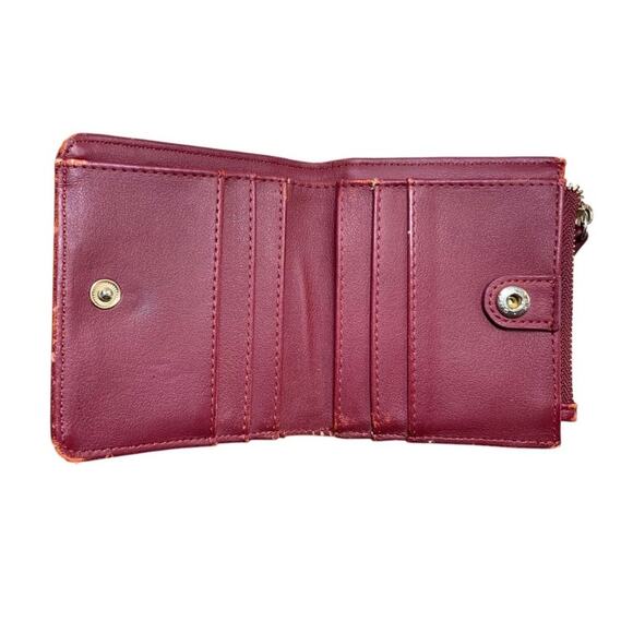 Steve Madden Wallet Coin Purse Outside Zipper Pocket Bill Fold Distressed Red - Picture 4 of 9